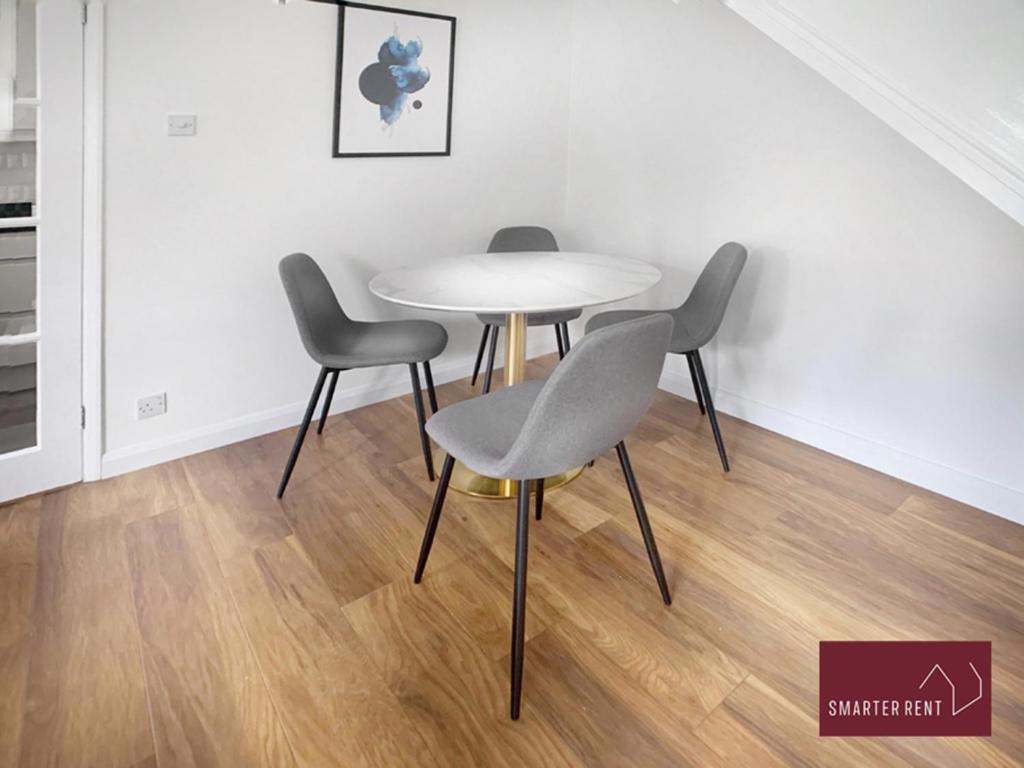 Guildford - 2 Bedroom House West Clandon Exterior foto